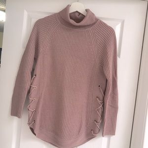 DYNAMITE Ribbed Knit  Turtleneck